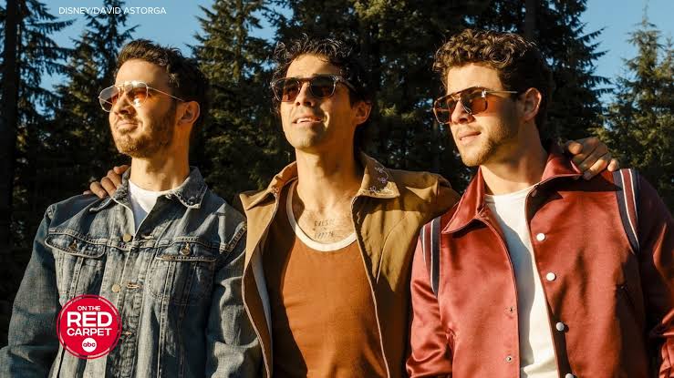 Los Jonas Brothers vuelven al campamento en Camp Rock 3.jpg
